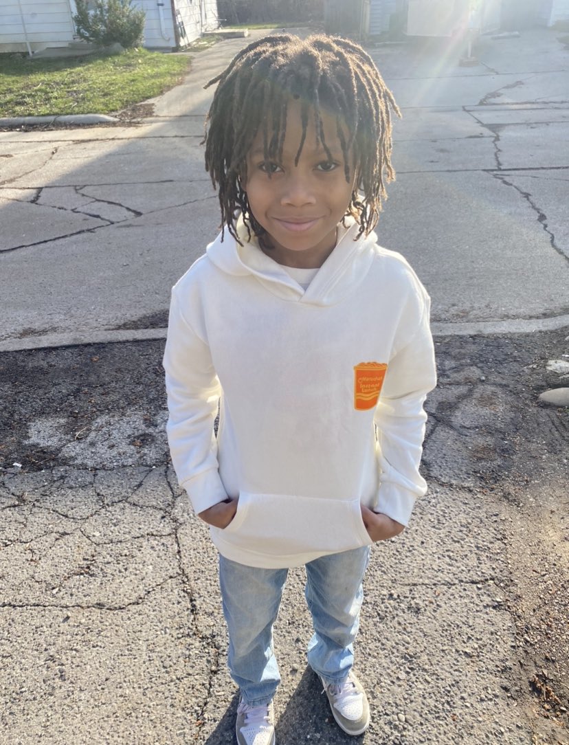 1malaysiaa's tweet photo. spring pictures at school for my legend wegend.. π₯Ή my baby boy such a big boy now. I love you sunny-son #1. ππ #springpictures #legend #maruchan https://t.co/FKcXq1leaH