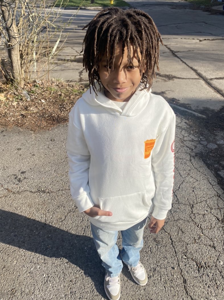 1malaysiaa's tweet photo. spring pictures at school for my legend wegend.. π₯Ή my baby boy such a big boy now. I love you sunny-son #1. ππ #springpictures #legend #maruchan https://t.co/FKcXq1leaH