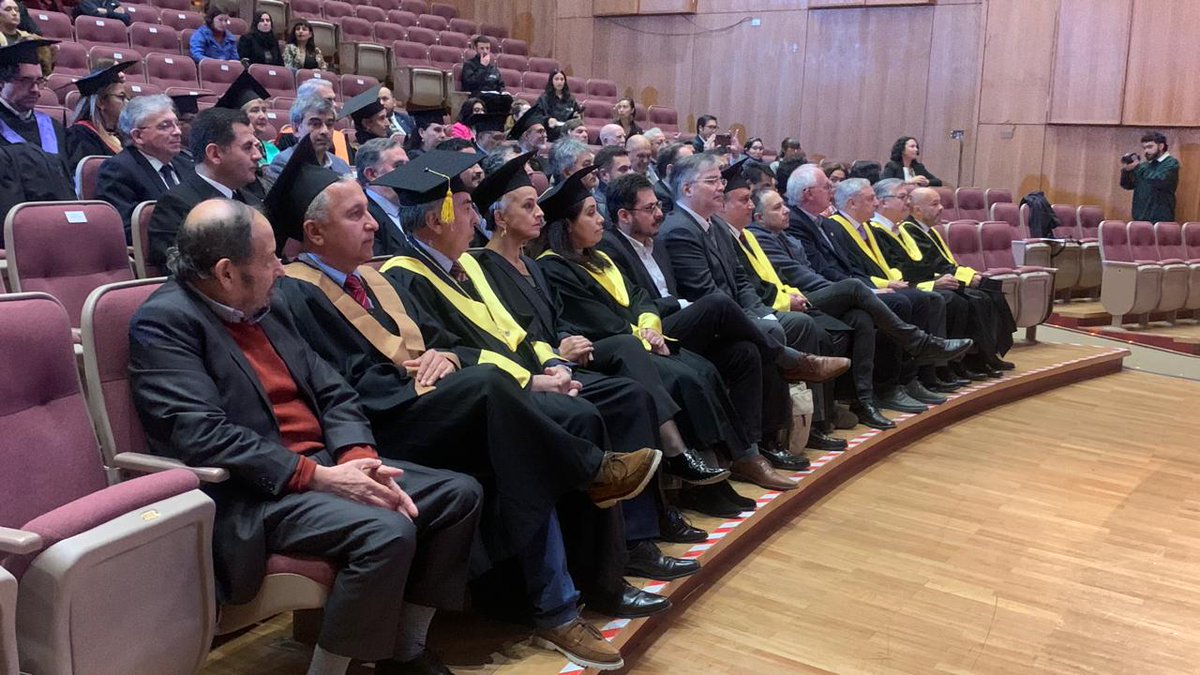 faceauach's tweet photo. La @UAustraldeChile hoy inaugura su año académico 2025 con la presencia de autoridades, decanos/as, académicos/as e integrantes de la comunidad universitaria. En la ocasión se presenta la charla "La Ciencia de la Felicidad". Transmisión en vivo: https://t.co/Dfgx612HtX https://t.co/15SVucNjXK