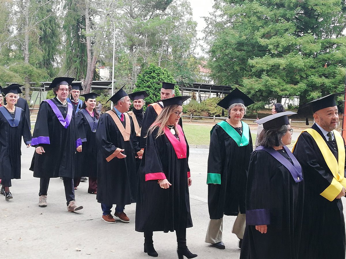 La <a href="/UAustraldeChile/">Universidad Austral de Chile</a> hoy inaugura su año académico 2025 con la presencia de autoridades, decanos/as, académicos/as e integrantes de la comunidad universitaria. En la ocasión se presenta la charla "La Ciencia de la Felicidad". Transmisión en vivo: youtube.com/live/RBB6J4Nit…