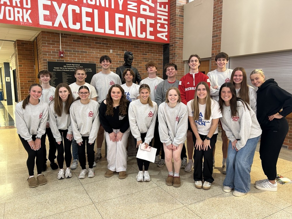 Statesmen Writers Win NSPA Award sf.k12.sd.us/o/lhs/article/…