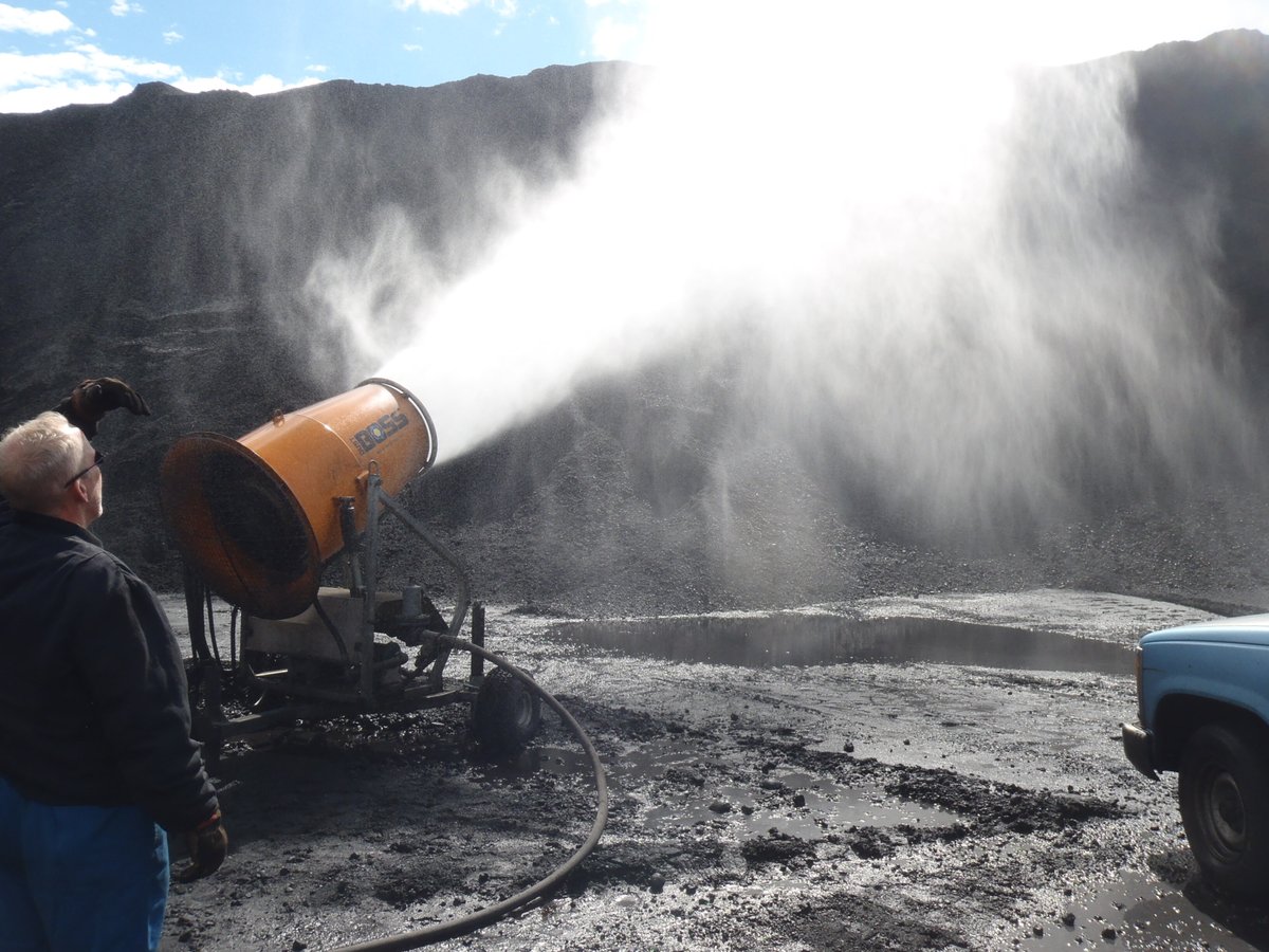BossTekUSA's tweet image. Coal dust, meet your match. 💨 The DB-60 takes on the toughest jobs, keeping air clear and crews protected. Cleaner sites, better workdays! ⚙️🔥 

#coalhandling #dustmanagement #stayclear #dustboss #bosstek #coal #cleanair