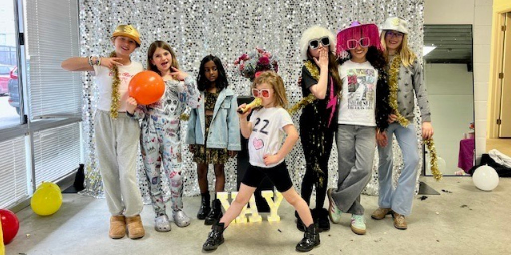 ✨🎶 Flowers, friendship, and a little sparkle—this Taylor Swift Flower Party was a total hit! 💐💖 A huge thank you to Margaux Axelrod for donating this unforgettable experience to our La Dolce Vita gala and to everyone who joined in on the fun. 🌟🎤🎸 

#NothingWithoutJoy