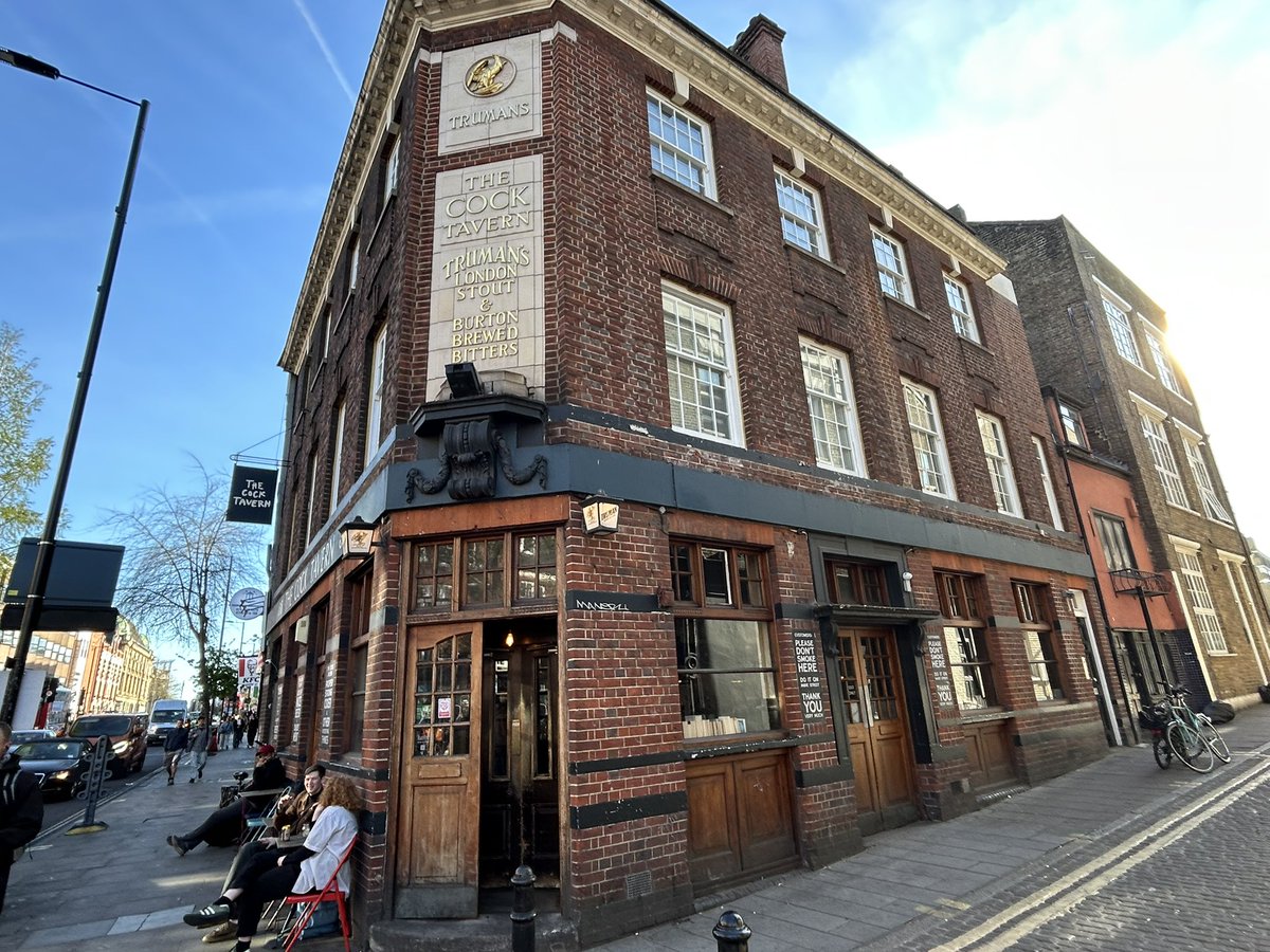 PubsSaving's tweet image. Cask ales @TheCockTavernE8 #pub #hackney last weekend. #realale