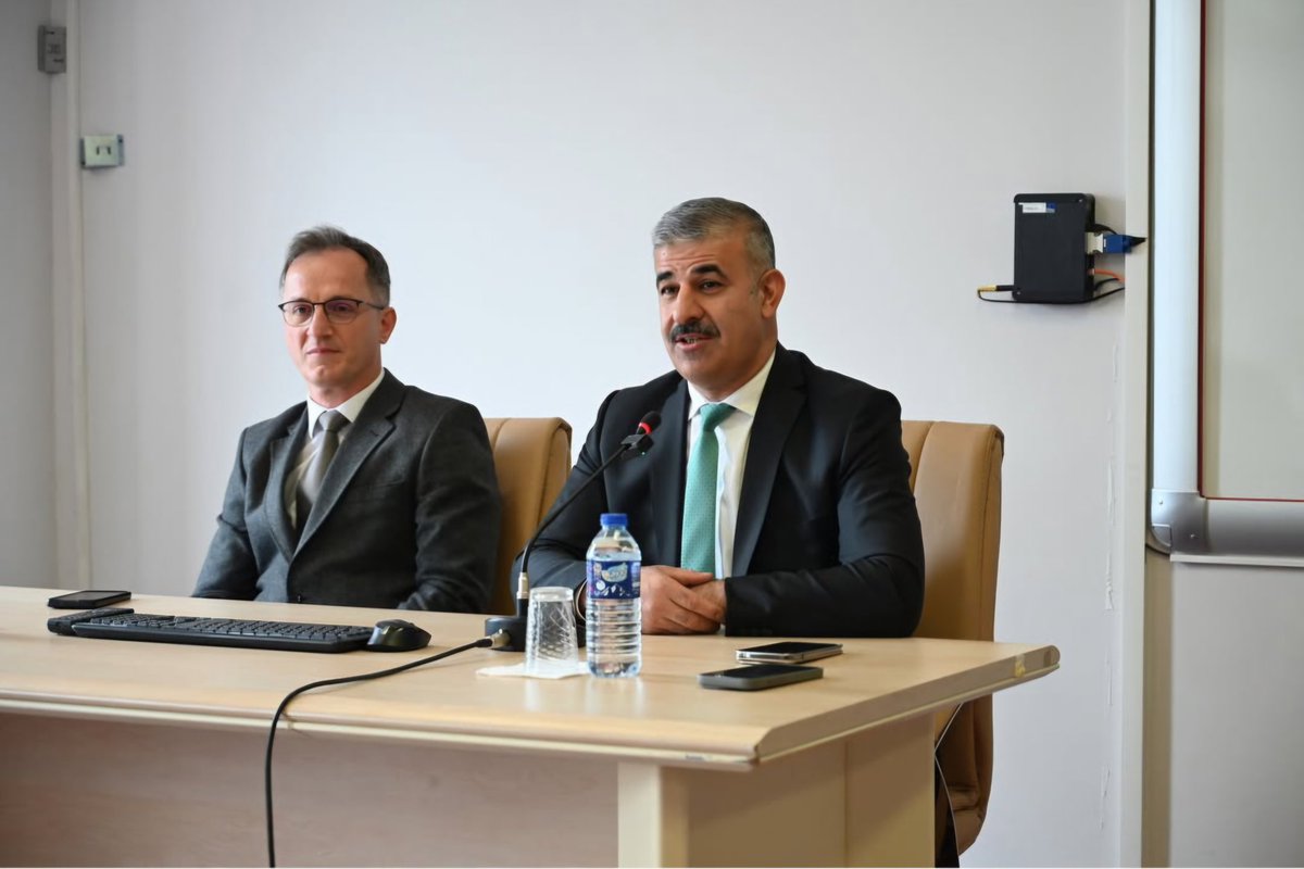 CAKUEdebiyat's tweet photo. FEDEK tarafından 5 yıl süreyle akredite edilen Fakültemiz Bil. ve Bel. Yön. Böl. akademik personeli ve öğrencileriyle bir araya gelen Rektörümüz Prof. Dr. Harun Çiftçi ve Rektör Yardımcımız Prof. Dr. Hüseyin Odabaş, süreçte emeği geçen herkese teşekkür ettiler. https://t.co/YL8trfxNGn