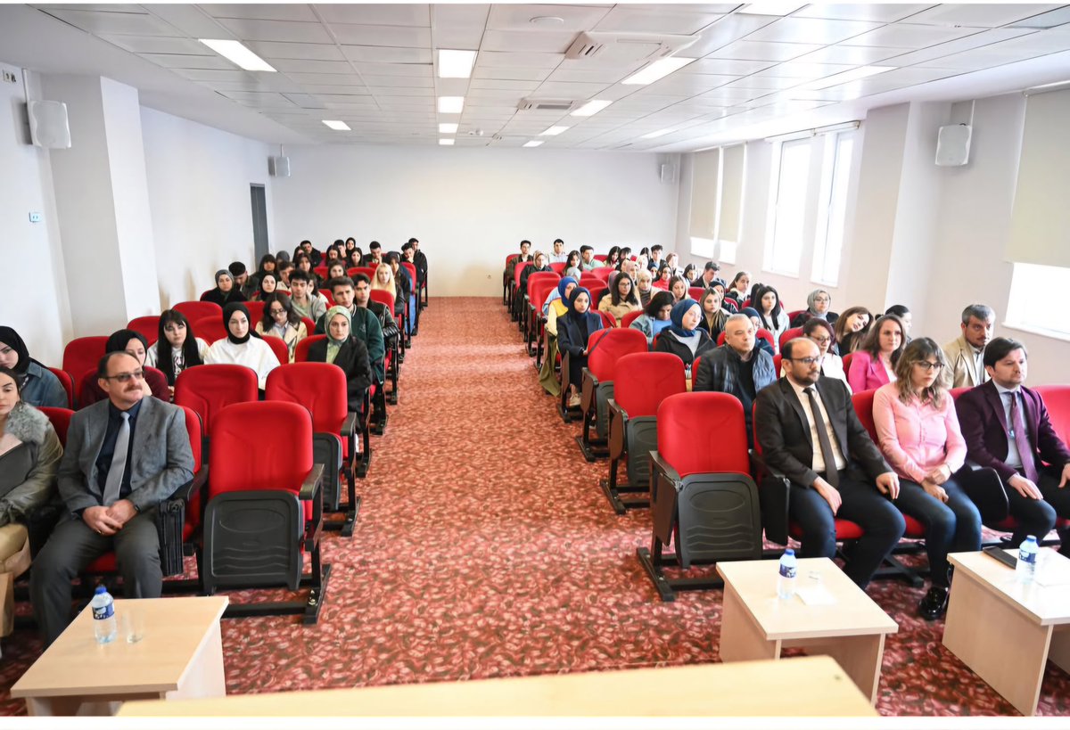 CAKUEdebiyat's tweet photo. FEDEK tarafından 5 yıl süreyle akredite edilen Fakültemiz Bil. ve Bel. Yön. Böl. akademik personeli ve öğrencileriyle bir araya gelen Rektörümüz Prof. Dr. Harun Çiftçi ve Rektör Yardımcımız Prof. Dr. Hüseyin Odabaş, süreçte emeği geçen herkese teşekkür ettiler. https://t.co/YL8trfxNGn