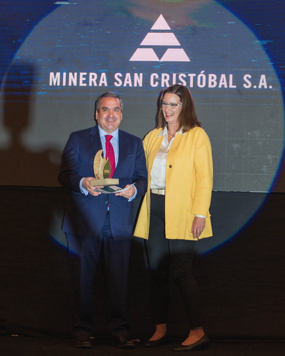 MinSanCristobal's tweet photo. Minera San Cristóbal S.A. fue reconocida por su compromiso con la Sostenibilidad y RSE 2025, otorgado por la Revista COSAS, la UE y el BID 

Seguimos  trabajando  para cambiar la manera de minería. 

Gracias a todo el equipo de MSC por hacerlo posible. https://t.co/J1UOqNoa3K