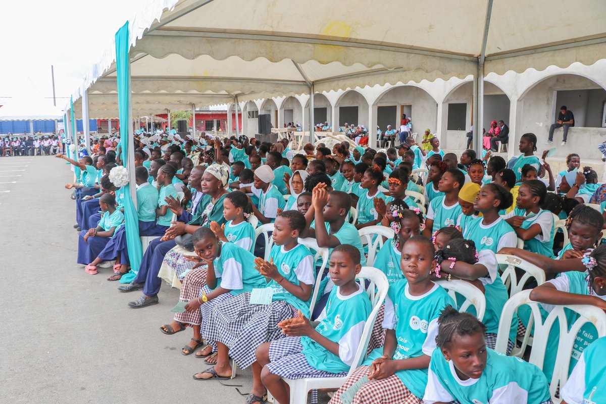 En marge de la célébration de la #JournéeMondialeDeLaSanté, la Côte d’Ivoire 🇨🇮 a lancé sa campagne nationale de vaccination multi-âge contre le papillomavirus humain (HPV), avec l’appui des PTFs #sante <a href="/gavi_fr/">Gavi, l'Alliance du Vaccin</a> <a href="/OmsCotedivoire/">OMS Côte d'Ivoire</a> <a href="/UNICEF_CIV/">UNICEF Côte d'Ivoire</a>, <a href="/RotaryFR/">Rotary International</a>.
Cette campagne cible +de 3,5