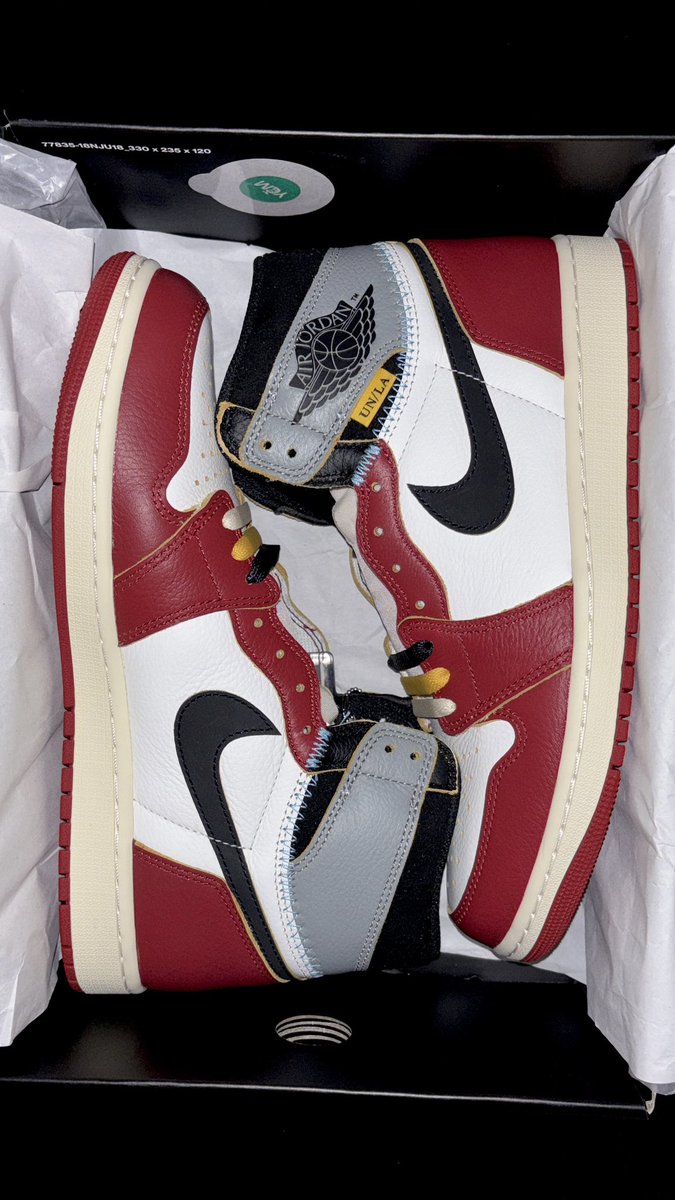 kicks_012's tweet photo. これ6万で買える時代すげえな
昔じゃ考えられんわ🤭 https://t.co/mbOLdxmm1s