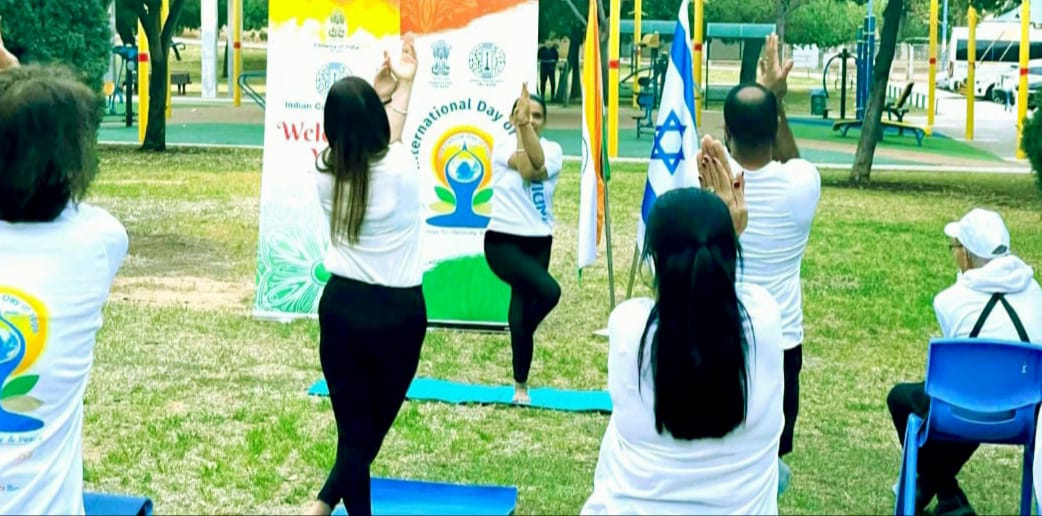 iccr_israel's tweet photo. Yoga for One Earth, One Health!
ICC organized a special Yoga session on 7 April 2025 in Ashdod marking 75 days to the 11th International Day of Yoga!
#IDY2025 #countdowntoidy https://t.co/nN7HOvQQxn