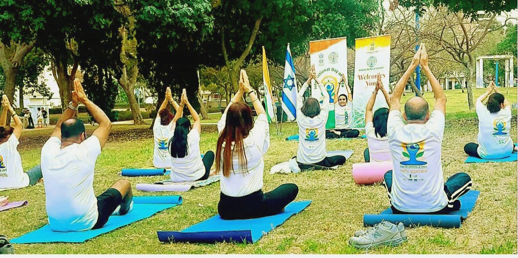 iccr_israel's tweet photo. Yoga for One Earth, One Health!
ICC organized a special Yoga session on 7 April 2025 in Ashdod marking 75 days to the 11th International Day of Yoga!
#IDY2025 #countdowntoidy https://t.co/nN7HOvQQxn
