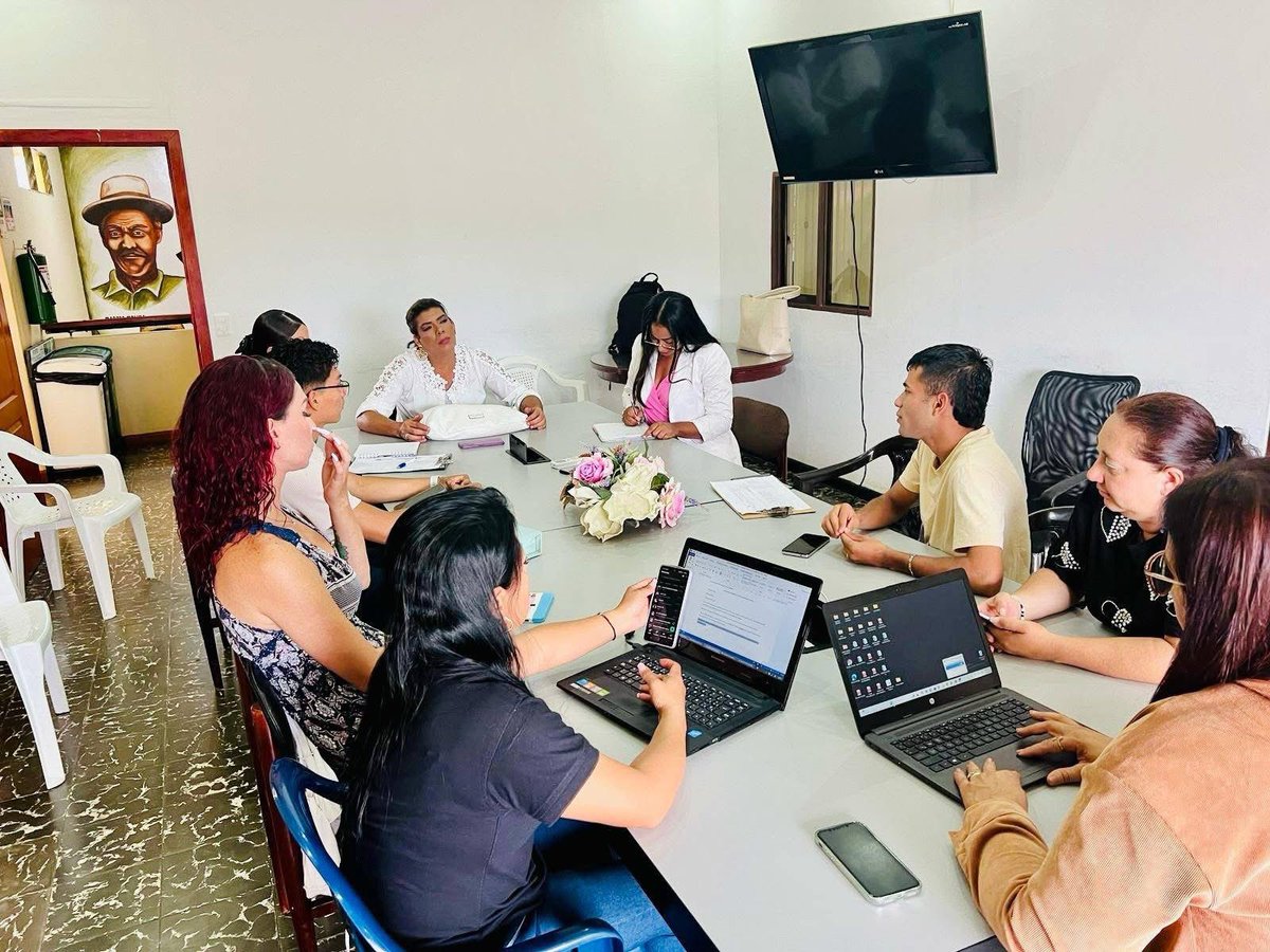 Alcaldiarestrep's tweet photo. En coordinación con la Secretaría de Gobierno, la Secretaría de Salud y la Policía de Restrepo, nos reunimos con ‘Confluencias LGBTIQ+’, para identificar barreras y desarrollar estrategias que promuevan la inclusión y garanticen el acceso a derechos en el territorio. https://t.co/RIaYxCnQyd