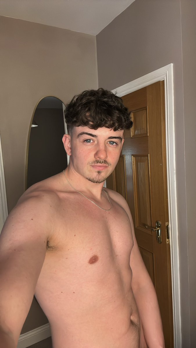 Who can guess what I’m holding onto 😈 

50% still active 🔥 Link in Bio!!