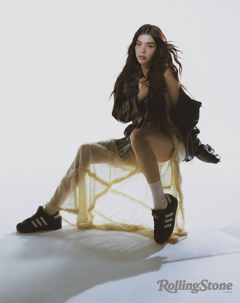 PAPIHAKIAO's tweet photo. Kenia Os 2025 hasta ahora:

Imágen de Maybelline New York
Embajadora Pantene
Embajadora Adidas
#1 en taquillas de cine en México
Álbum en vivo
Portada de la revista Cosmopolitan 
Portada de la revista Rolling Stone
Collab musical con Anitta
Collab musical con Los Ángeles Azules https://t.co/bvckTWtdVy