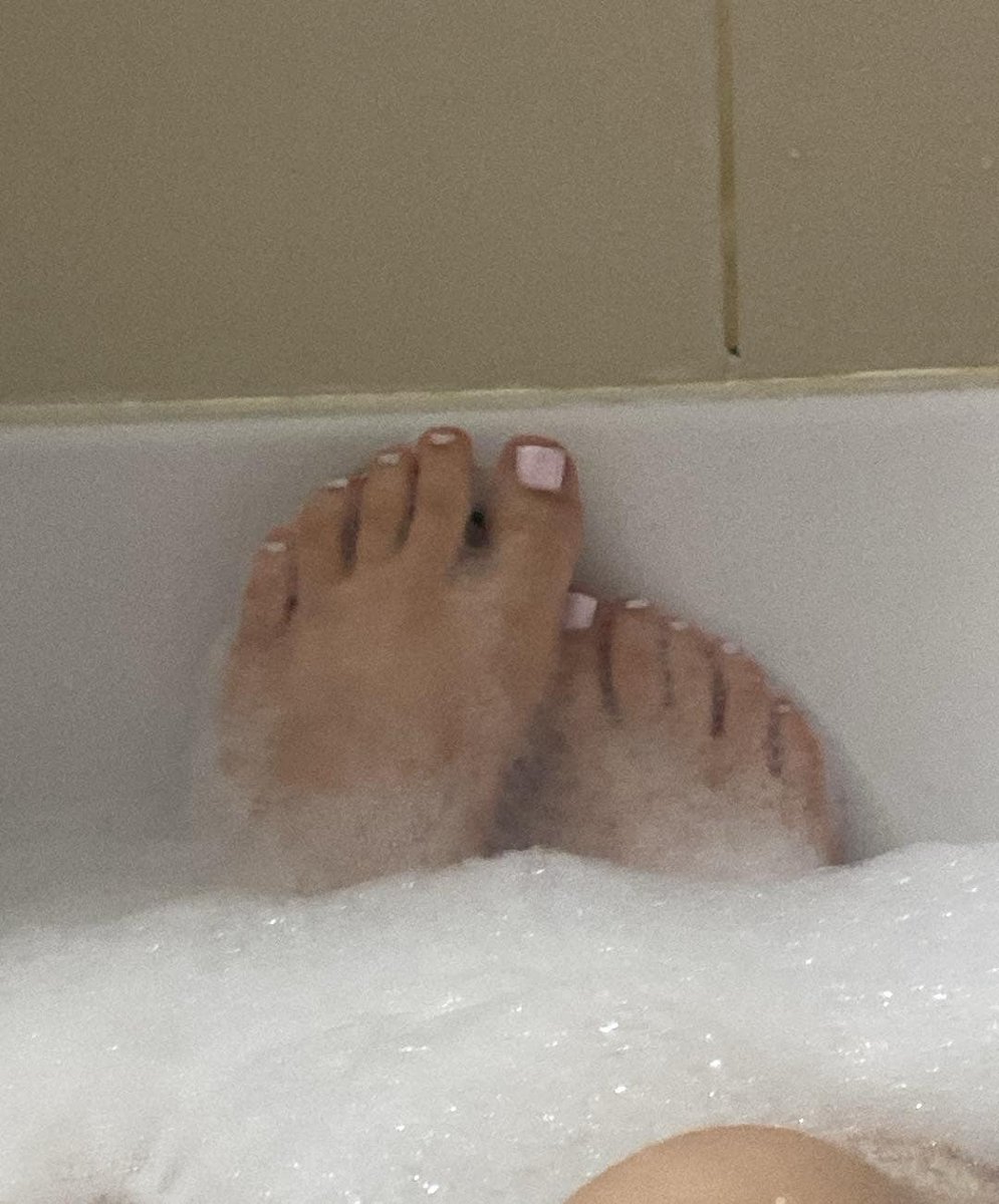 zatracenie___'s tweet photo. Wkurwiona na frajerow... kto pocieszy prezentem w postaci BLIK #paypig #moneyslave #piesek #domina #polishdom #findom #femdom #paydog #feet #feetpics #foot #stopy #stopysprzedam #stopykupie #blik #sugardaddy #sugarbaby #sugarmommy https://t.co/DkeYIq08iQ