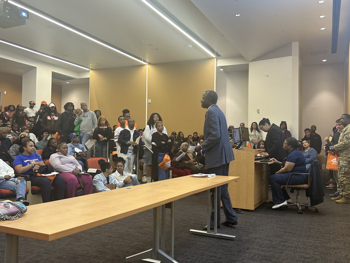 morganstateengl's tweet photo. #EnglishIsLIT! On April 4th, Morgan State English Department's Recruitment Committee presented in front of a full house of prospective students on Explore Morgan Day! #MSUEnglish #MorganStateEnglish #EnglishIsTheNewSTEM https://t.co/JkqNGEKMkG