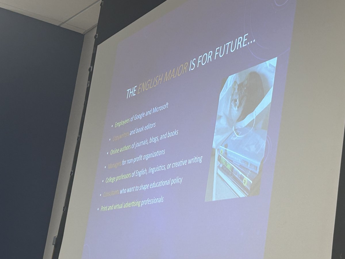 morganstateengl's tweet photo. #EnglishIsLIT! On April 4th, Morgan State English Department's Recruitment Committee presented in front of a full house of prospective students on Explore Morgan Day! #MSUEnglish #MorganStateEnglish #EnglishIsTheNewSTEM https://t.co/JkqNGEKMkG