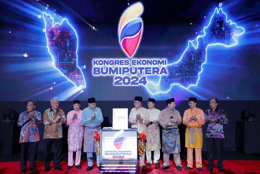HafizRayyan's tweet photo. Tahun lepas, PMX umum Kongres Ekonomi Bumiputera KEB 2024 peruntukan dana RM1 Bilion bantu usahawan bumiputera.

Pun ada yang kata kerajaan abai bumiputera.

So, saya akan kongsi apa jenis permohonan yang sesuai untuk dimohon dan syarat lain-lain; https://t.co/akNRti6xhD