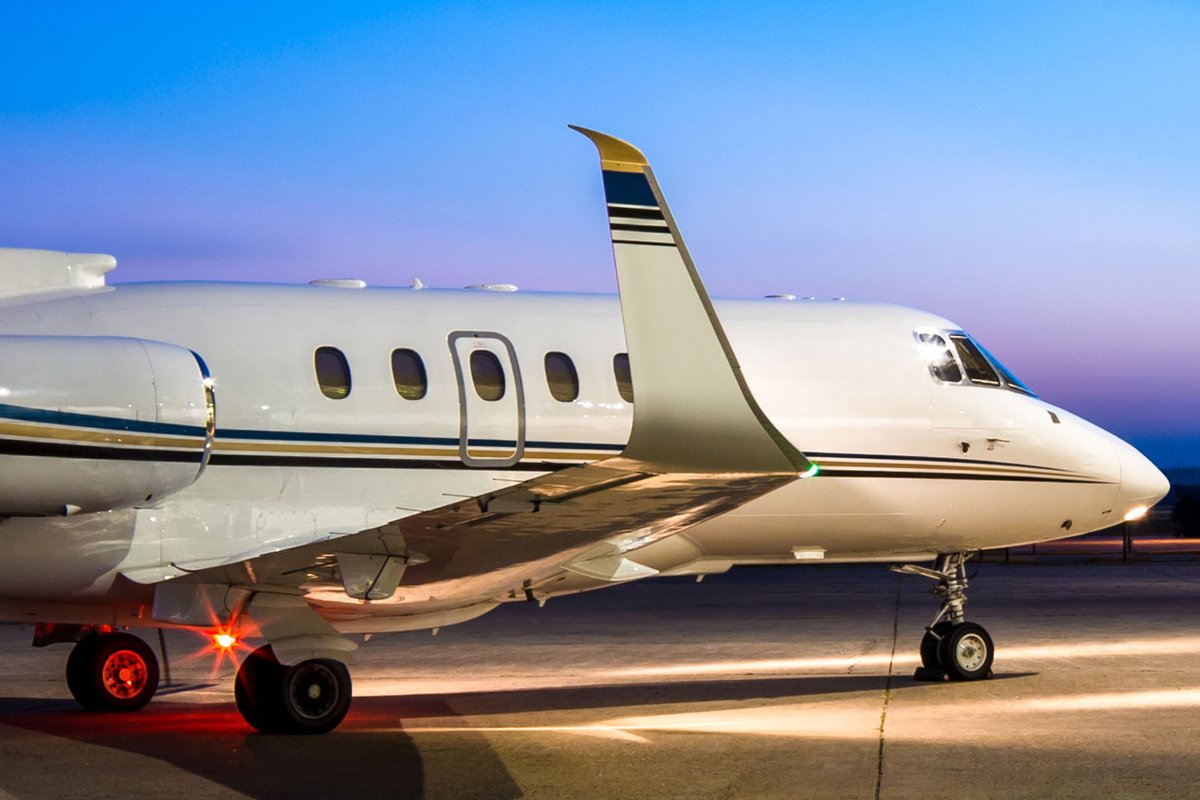 WingAviation's tweet image. Small detail, big impact: Winglets  aren’t just for looks  - they improve fuel efficiency, boost performance, and reduce drag. Smart design that lets you fly farther, faster, and cleaner. #WingletWednesday #Winglets #WingWednesday