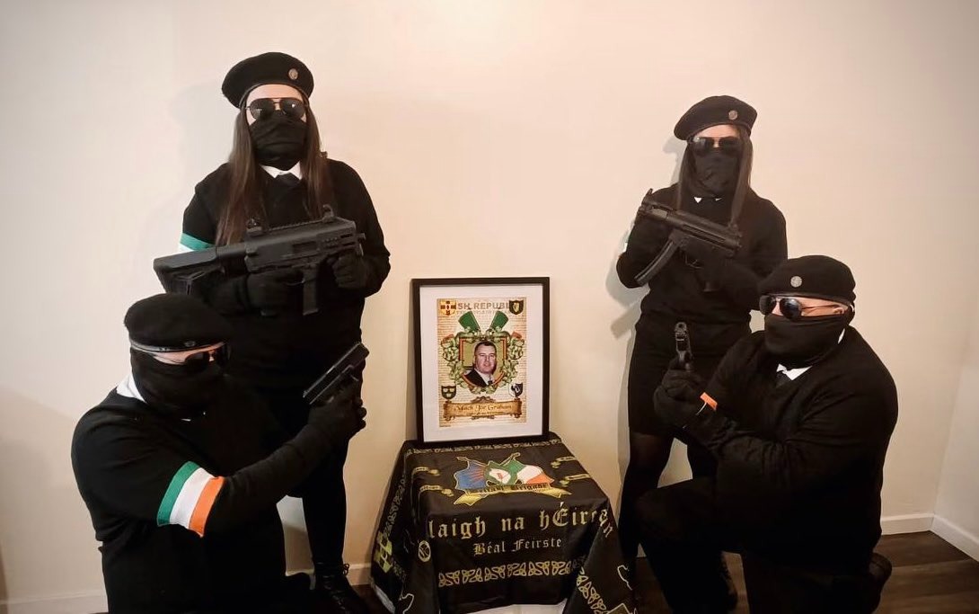 Mrgunsngear's tweet photo. Members of Ireland's "Óglaigh na hÉireann" rocking that 3D printed FGC-9 🇮🇪
J Stark is smiling in his grave....
#FGC9 #3DPrinting #JStark #glock #MP5K https://t.co/hThW6ysCa2