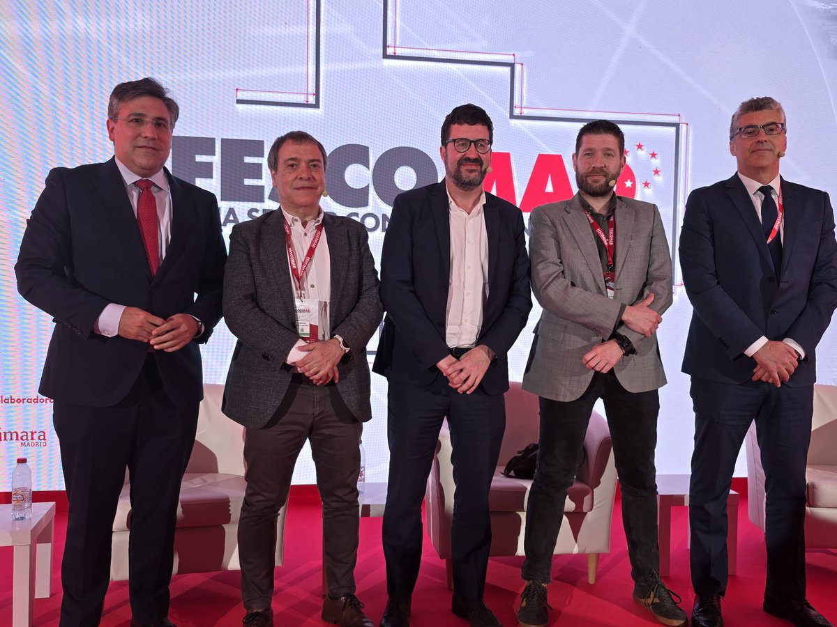 UGT_FICA's tweet photo. Mariano Hoya SG @UGT_FICA hoy en #FESCOMAD concluye: 'Hay que mantener el diálogo social en la construcción, manteniendo lo que tenemos, y mejorando siempre.' 🏗️ https://t.co/9omNMpjNC1