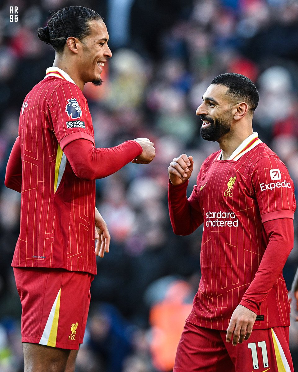 AnfieldRd96's tweet photo. This is what Liverpool legends look like 👏 https://t.co/tcHozR0x8D