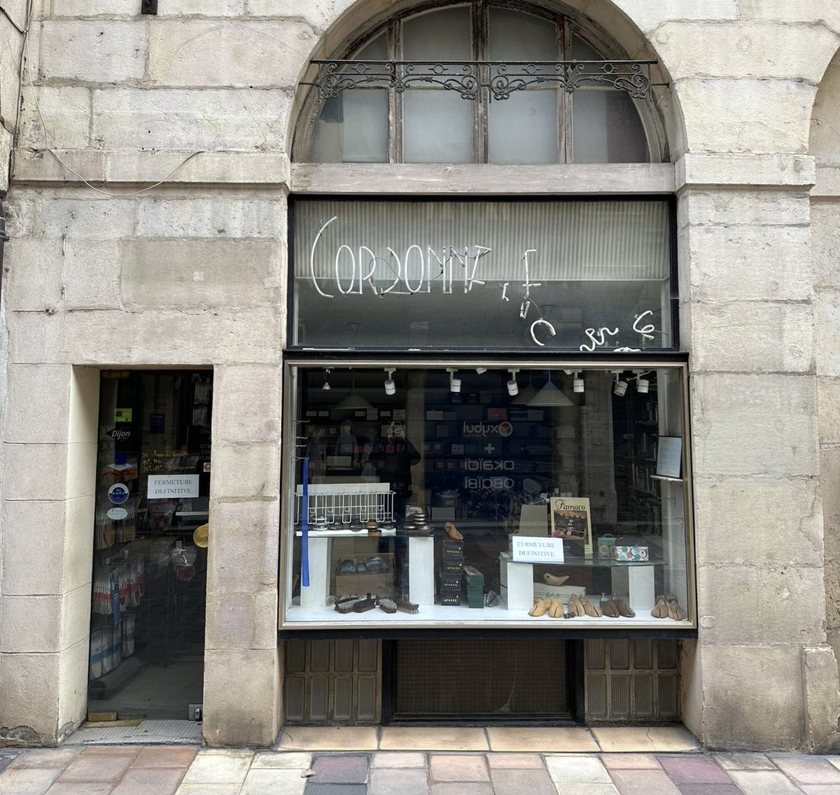 La pépite #vintage et #typo/lettrage à Dijon. #Safaritypo via <a href="/BenoitGx/">Benoît Gx</a>.