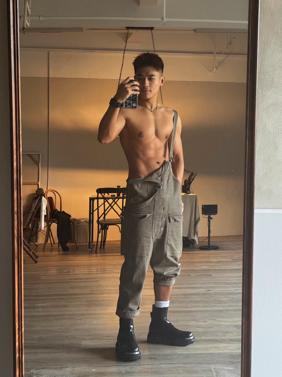 来帮哥哥的工作室刷墙😋