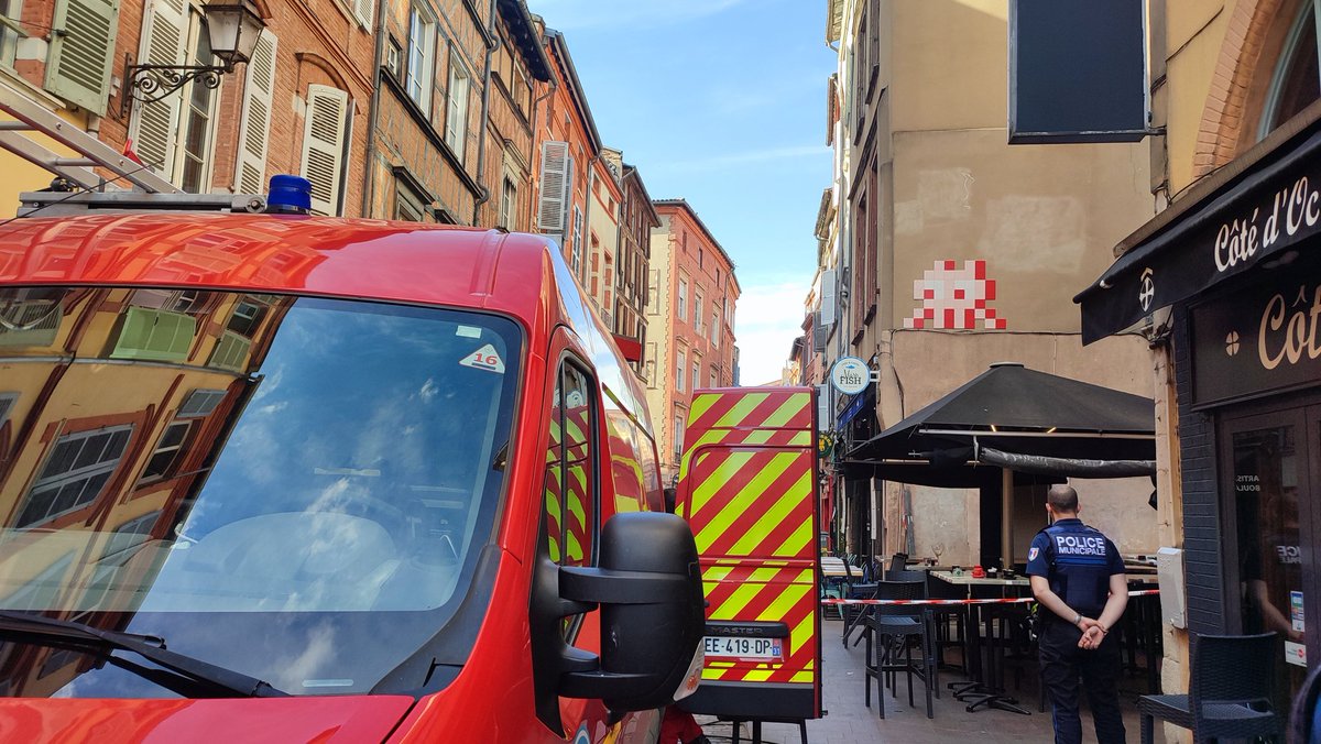 Risque d'effondrement d'un immeuble à #Toulouse au 10 rue des filatiers, quartier des Carmes. Les <a href="/sdis31officiel/">Sapeurs-pompiers 31</a> sont actuellement sur place. Les immeubles en face et autours ont également été évacués 
<a href="/petitjournal31/">Le Petit Journal 31</a>