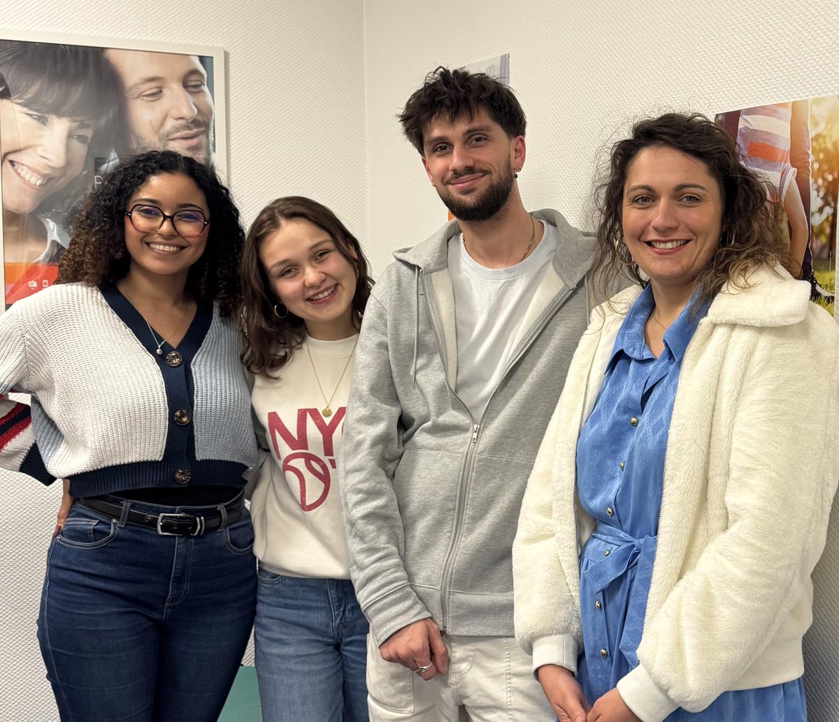 8ème émission !📻

Lina, Dorian et Carla se sont penchés sur le thème de l’écriture, en compagnie d’Héloïse Desrivières, écrivaine et directrice artistique pour la compagnie Delta Bergamote.

Retrouvez le lien de l’émission sur le linktree et l’article de blog ce vendredi !