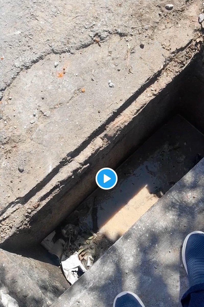 MGabrielPastor's tweet photo. La Mesa directiva de vecinos de Gabriel Pastor 1a secc. Solicita @SGGM_Pue el retiro de este puesto de comida en 37 pte y 9 sur. Por descargas de grasa en garganta de tormenta. Los trabajos de @AguadePuebla evidencia la grasa que ha  vertido.
@PueblaAyto 
@pepechedrauimx https://t.co/9QbtEGIO7L