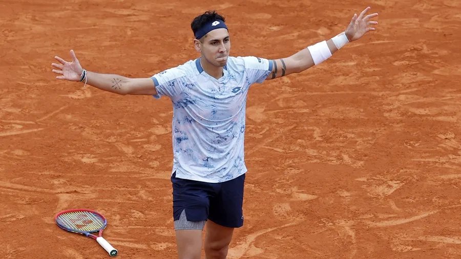 Efectividad contra 🇷🇸Novak Djokovic

🇨🇭Federer - 46%
🇪🇸Nadal - 48%
🇨🇱TABILO - 100%

Los números hablan por si solos
