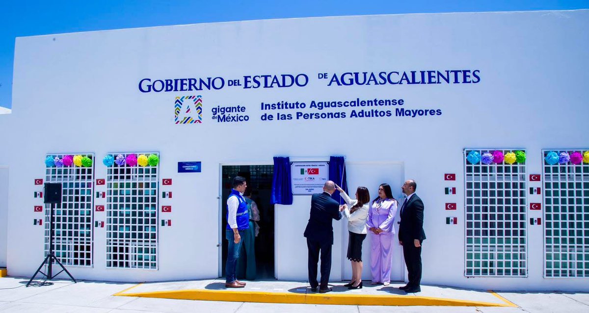 TIKA_Mexico's tweet photo. ¡Inauguración de Estancias para Adultos Mayores equipadas por @TIKA_Mexico en #Aguascalientes!

La Gobernadora @TereJimenezE con la presencia del Emb Murat Esenli @TC_MeksikaBE  y el Dir de TIKA,aperturan espacios que ofrecen servicios médicos y de bienestar para adultos mayores. https://t.co/xCK7PMJja0