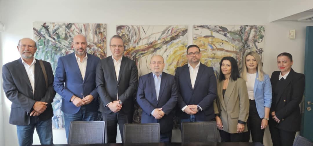 Αντιπροσωπεία του Δήμου  με επικεφαλής το Δήμαρχο Δρ. Σίμο Ιωάννου, είχε συνάντηση με τον Μενέλαο Μενελάου, διαπραγματευτή για το Κυπριακό.