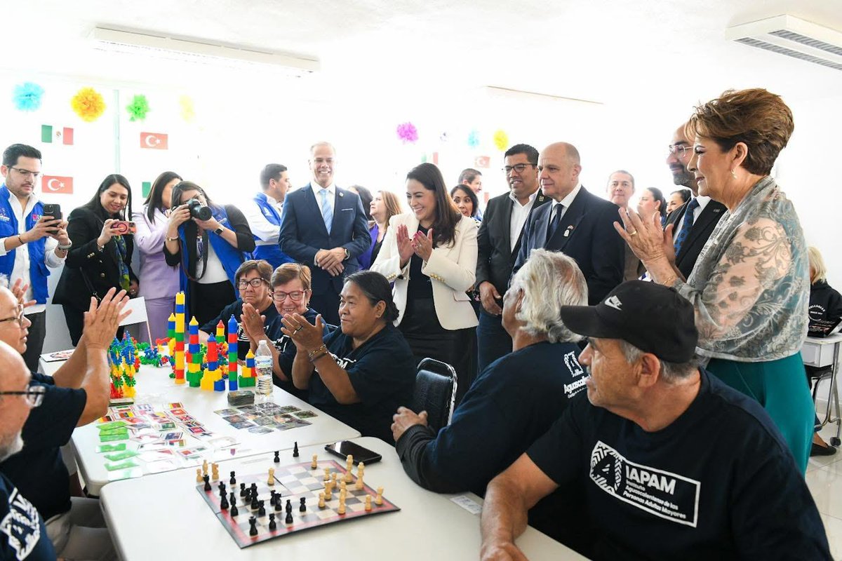 TIKA_Mexico's tweet photo. ¡Inauguración de Estancias para Adultos Mayores equipadas por @TIKA_Mexico en #Aguascalientes!

La Gobernadora @TereJimenezE con la presencia del Emb Murat Esenli @TC_MeksikaBE  y el Dir de TIKA,aperturan espacios que ofrecen servicios médicos y de bienestar para adultos mayores. https://t.co/xCK7PMJja0