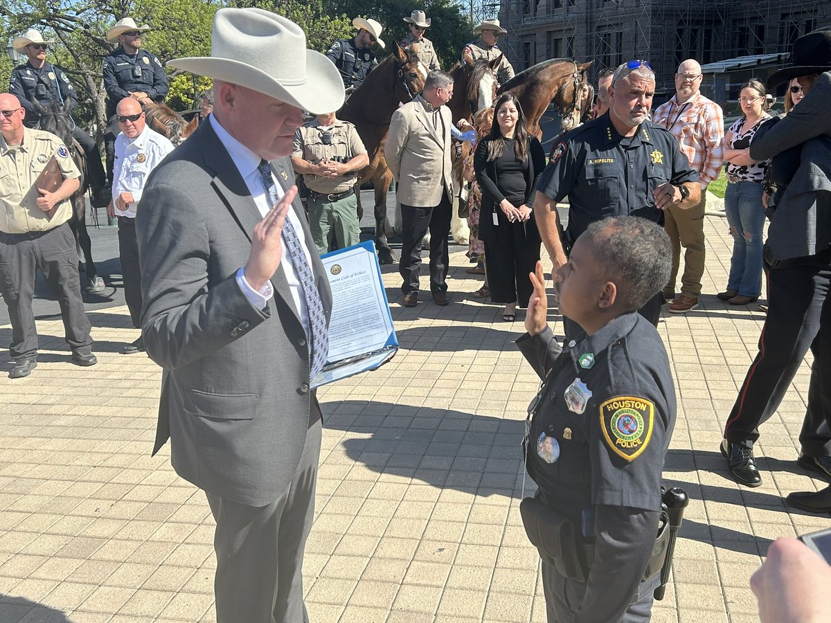 TCOLE swore in DJ Daniel as an Honorary Field Service Agent at The Capitol earlier this week.

Daniel, a brain cancer fighter and an aspiring Peace Officer, will continue to ensure Texans are served by highly trained and ethical law enforcement officials. Welcome to the team, DJ!