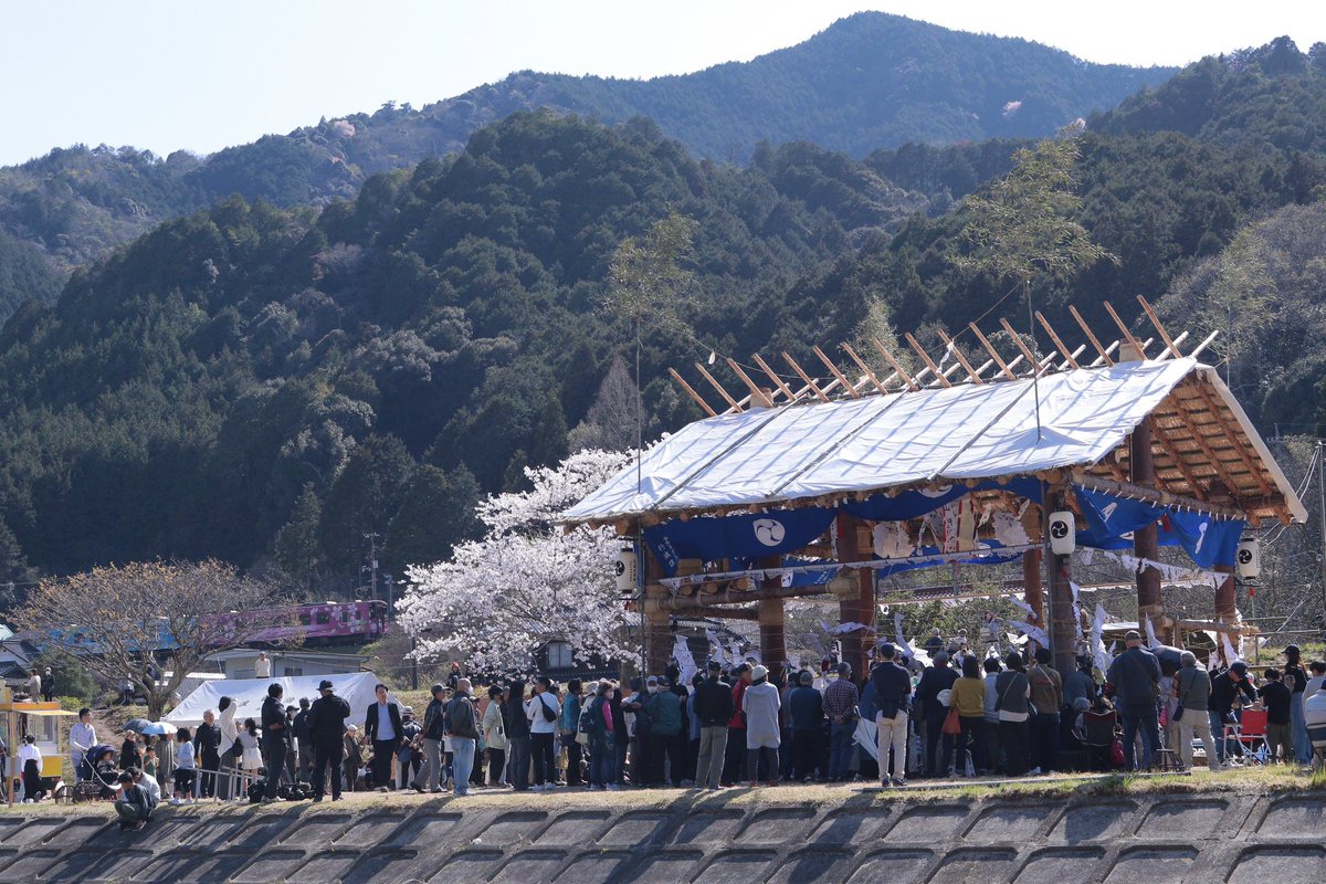 DT115A's tweet image. 無形文化遺産でもある行波の神舞を見てきました笑

次に見れる日は33歳や^_^^_^