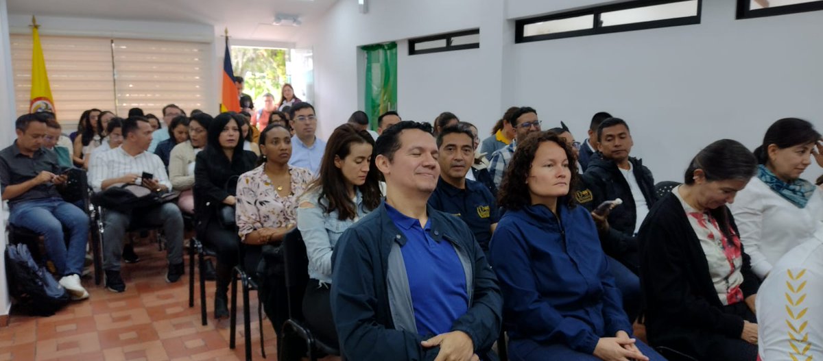 diegovelasco796's tweet photo. @ElOIRdelaRegion 🚀#SISSUZonaCentroSur El equipo del #CEAD de Popayán, conectado al 100% en el despliegue de la ZCSUR "Consolidando la reticularidad 2025" donde se presentan los resultados del trabajo social enfocado a los territorios 👊💪 @ElOIRdelaRegion https://t.co/OYluncLl0y