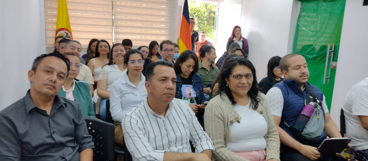 diegovelasco796's tweet photo. @ElOIRdelaRegion 🚀#SISSUZonaCentroSur El equipo del #CEAD de Popayán, conectado al 100% en el despliegue de la ZCSUR "Consolidando la reticularidad 2025" donde se presentan los resultados del trabajo social enfocado a los territorios 👊💪 @ElOIRdelaRegion https://t.co/OYluncLl0y