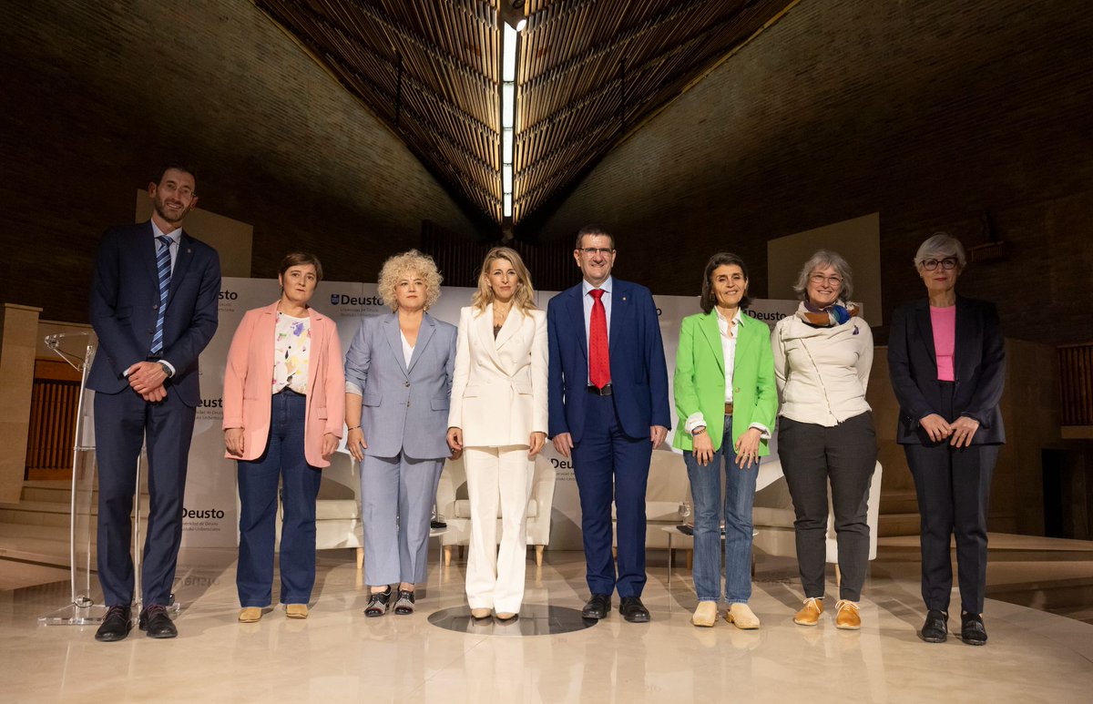 deusto's tweet image. 📌 @Yolanda_Diaz_, vicepresidenta segunda y ministra de Trabajo y Economía Social @empleogob, en Deusto en el marco del Día Mundial del Trabajo Social: “El derecho humano al cuidado es un derecho universal. No hay trabajo más importante que el trabajo de cuidados”.