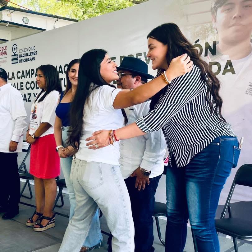 AidaGJimenezS's tweet photo. Dimos arranque oficial a la campaña "Dale Color a Tu Vida" y la Jornada Nacional por la Paz y Contra las Drogas, cuyo propósito es promover la importancia de la prevención del suicidio y el combate al uso de sustancias prohibidas. 

#CoordinaciónCentroFraylesca 
#COBACHPuede https://t.co/Wjp99OqZ0w