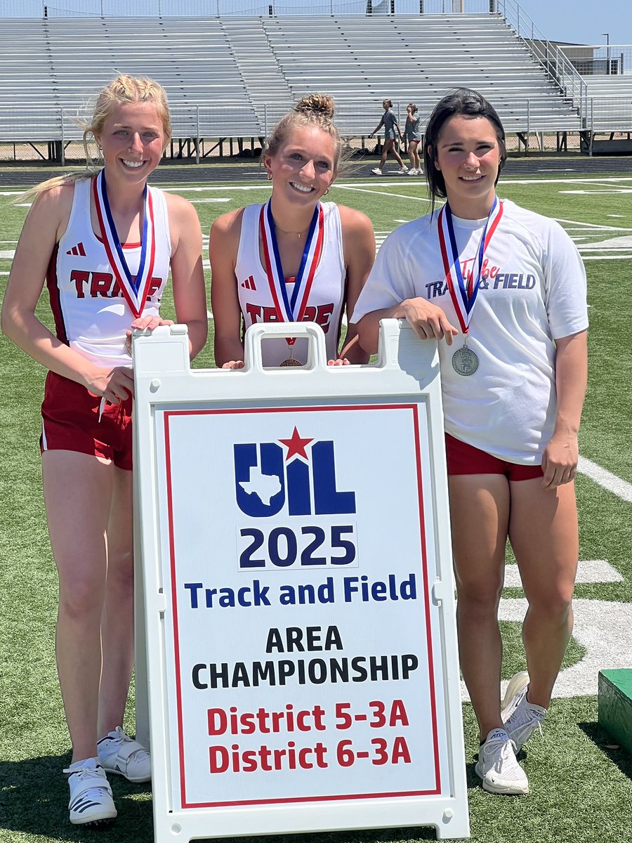 jimned_xctf's tweet photo. Congratulations to A. Wood (1st) B. Shriver (2nd) and P. Finley (3rd) for qualifying for the Regional meet in polevault! https://t.co/tAR63DqLj5