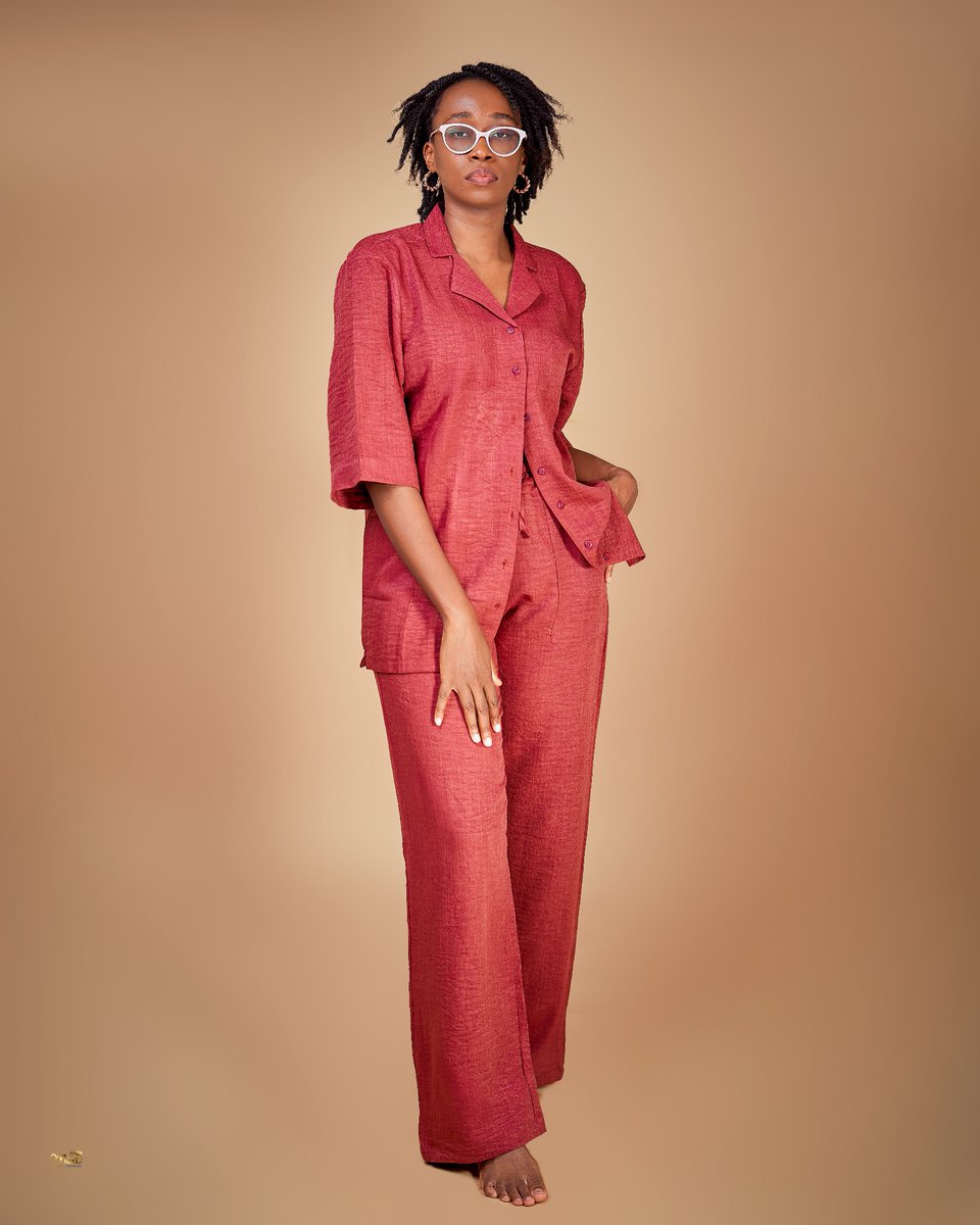 mareclothing__'s tweet photo. This Oversized look Linen Pant Set in Brick Red, is freedom in fabric form💗

Best for warm days, slow mornings, and anywhere your barefoot or heeled adventures take you.

Available in S, M, L, XL
#Abujafashionstore #Abujacommunity https://t.co/uODuzV6ckJ