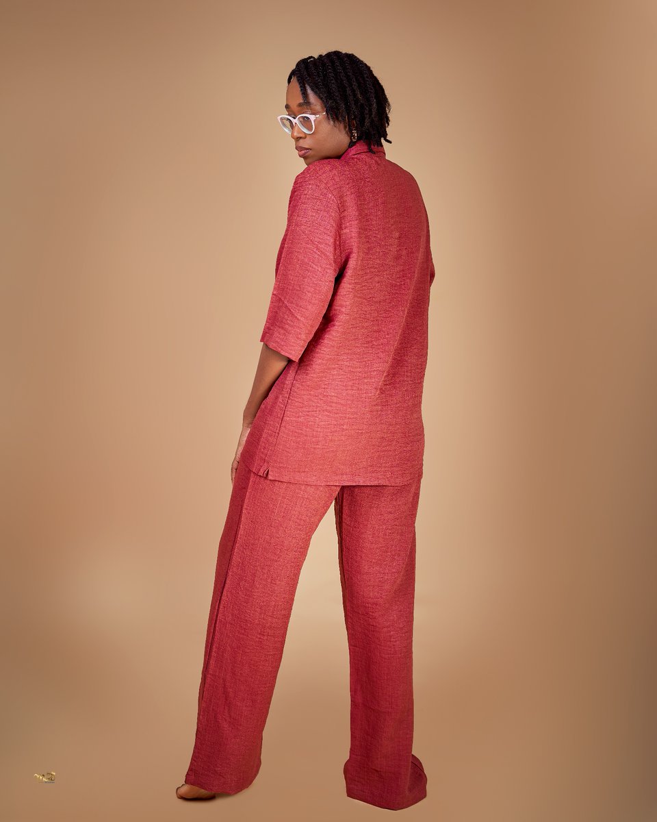 mareclothing__'s tweet photo. This Oversized look Linen Pant Set in Brick Red, is freedom in fabric form💗

Best for warm days, slow mornings, and anywhere your barefoot or heeled adventures take you.

Available in S, M, L, XL
#Abujafashionstore #Abujacommunity https://t.co/uODuzV6ckJ