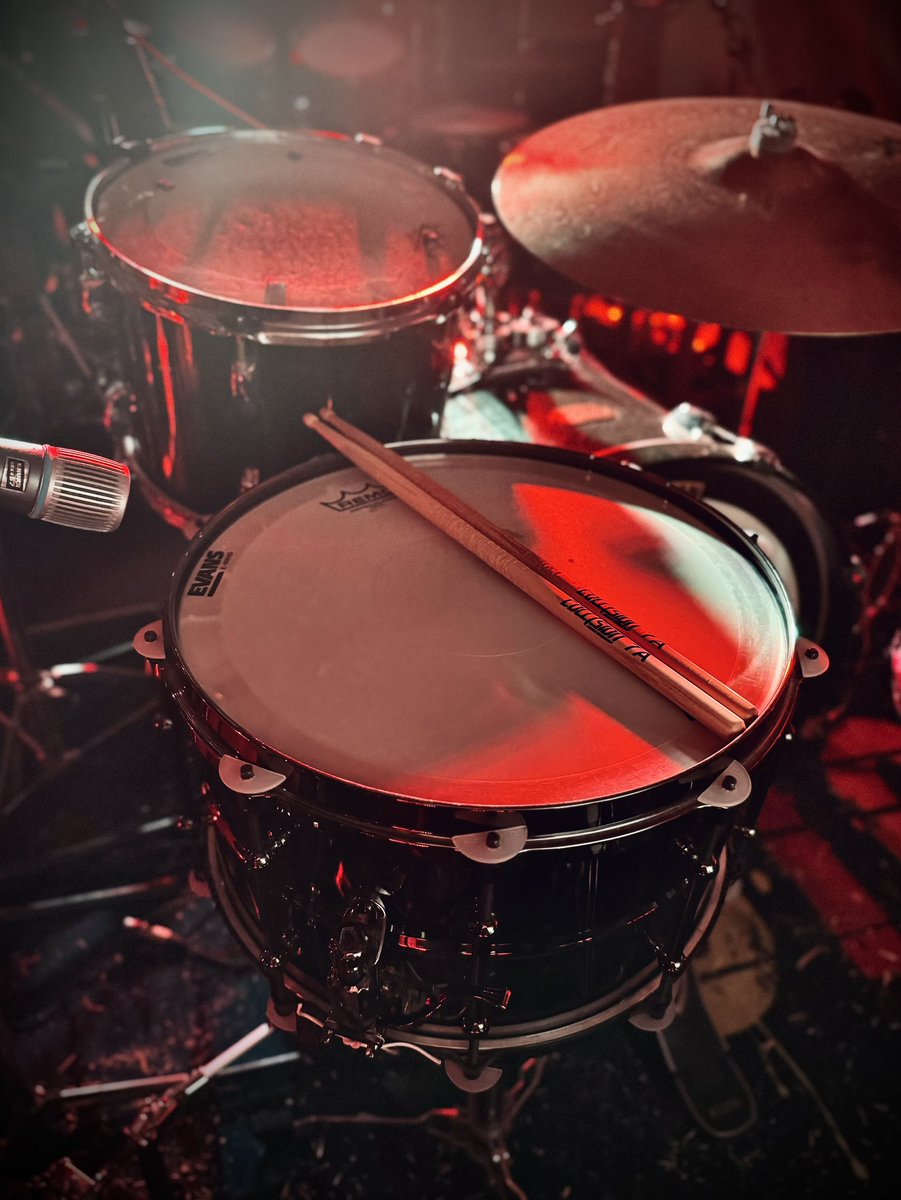 TommyKubiski's tweet photo. I hope you all are having a great afternoon! Let’s rock some drums &amp; vibe for a few 🥁🦾
https://t.co/1vpCRKpXQr 📺
.
.
.
#TommyKubiski #GhostNoteRecordingStudios #626FM #Detroit #MI #Michigan #Drums #Music #Rock #Metal #Electronic #Pop #HipHop #DontCupTheMic https://t.co/mUFKDPtnAT