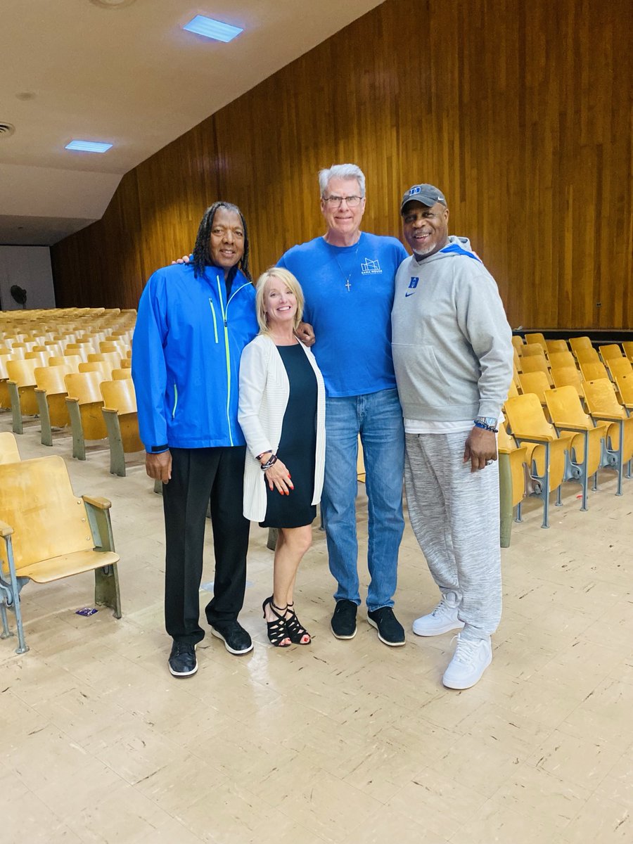 mikegminski's tweet image. Great 3 days in Rowan County speaking to high school students about the dangers of underage drinking and the importance of making sound decisions! Always great to be with my Brothers, Al Wood and Green Banks! Special thanks to Nanette Dillon from Upward ABC!
❤️🙏🏀💪