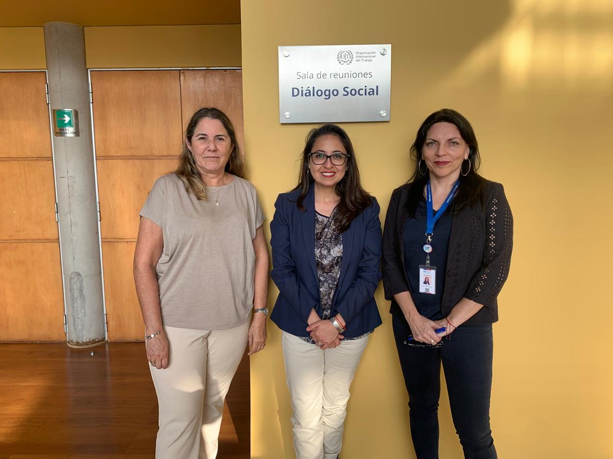 drtmetrooriente's tweet photo. 📌 En la @OITconosur se desarrolla el #CTRU dependiente de la Inspección Comunal Santiago Oriente. Allí, la directora regional, Carolina Campos Valdivia, sostuvo un diálogo cono las y los consejeros sobre materias de negociación colectiva y cláusulas del contrato colectivo. https://t.co/qcrPCwtWh7