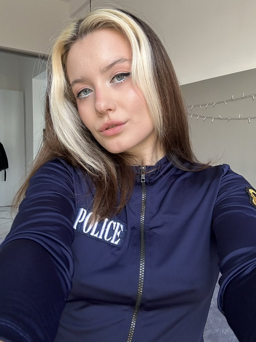 ViBaby61's tweet photo. You think I have something to arrest you for? 😏😏😏

https://t.co/axWTSXyKOO https://t.co/51fGVVtSHg