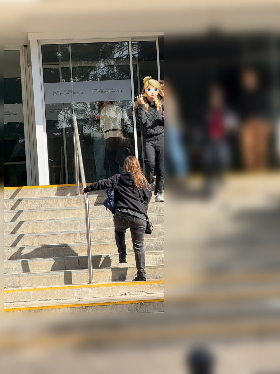 🥹 Un día la llevas a jardín y te pide que te quedes porque no quiere quedarse sola 

Y al otro día la dejas en la Universidad y te pide que te vayas rápido! 
(pero me quedé a sacarle una foto) 

Por ella sigo. Por ella vivo ❤️