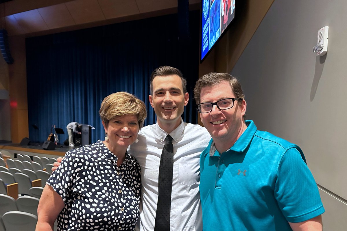 CharChristAlum's tweet photo. Thrilled to have Alum Will Hunter โ04, High School Chaplain & Bible Teacher at Covenant Day, back for this week's US chapel! He continued the series โLife Through Death,โ reflecting on Jesus on the Cross. ๐งโ๏ธ #ccsKnights #foreveraKnight #ccsAlumni https://t.co/KAGKVFSq9g